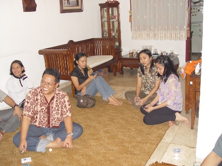 Istri Faisal, Arief Darmawan, Leliyanti C, Sandra Y dan Farra Lanova